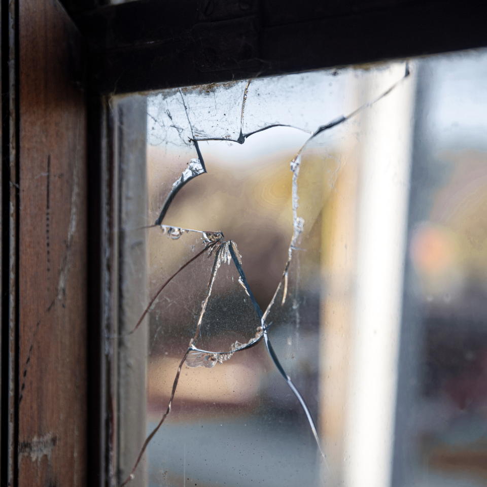 Emergency Glass Replacement Window replacement in the living room of a San Diego home