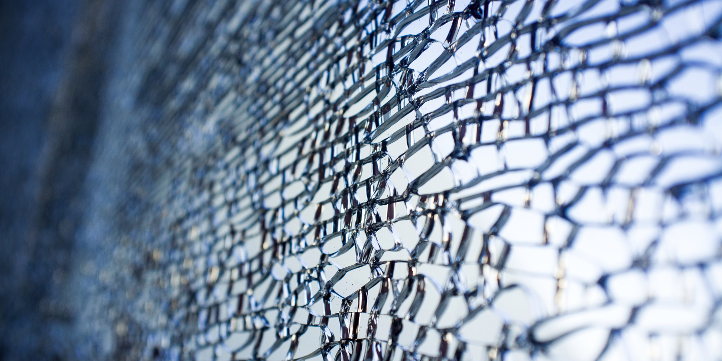 Zoomed in imaged of tempered cracked glass.